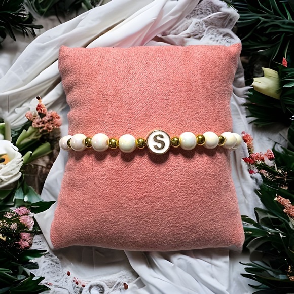 Jewelry - Letter S initial bracelet